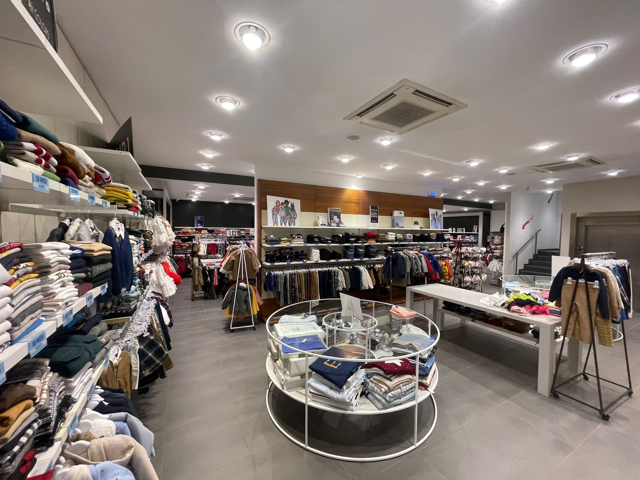 Abbigliamento grandi hotsell firme outlet