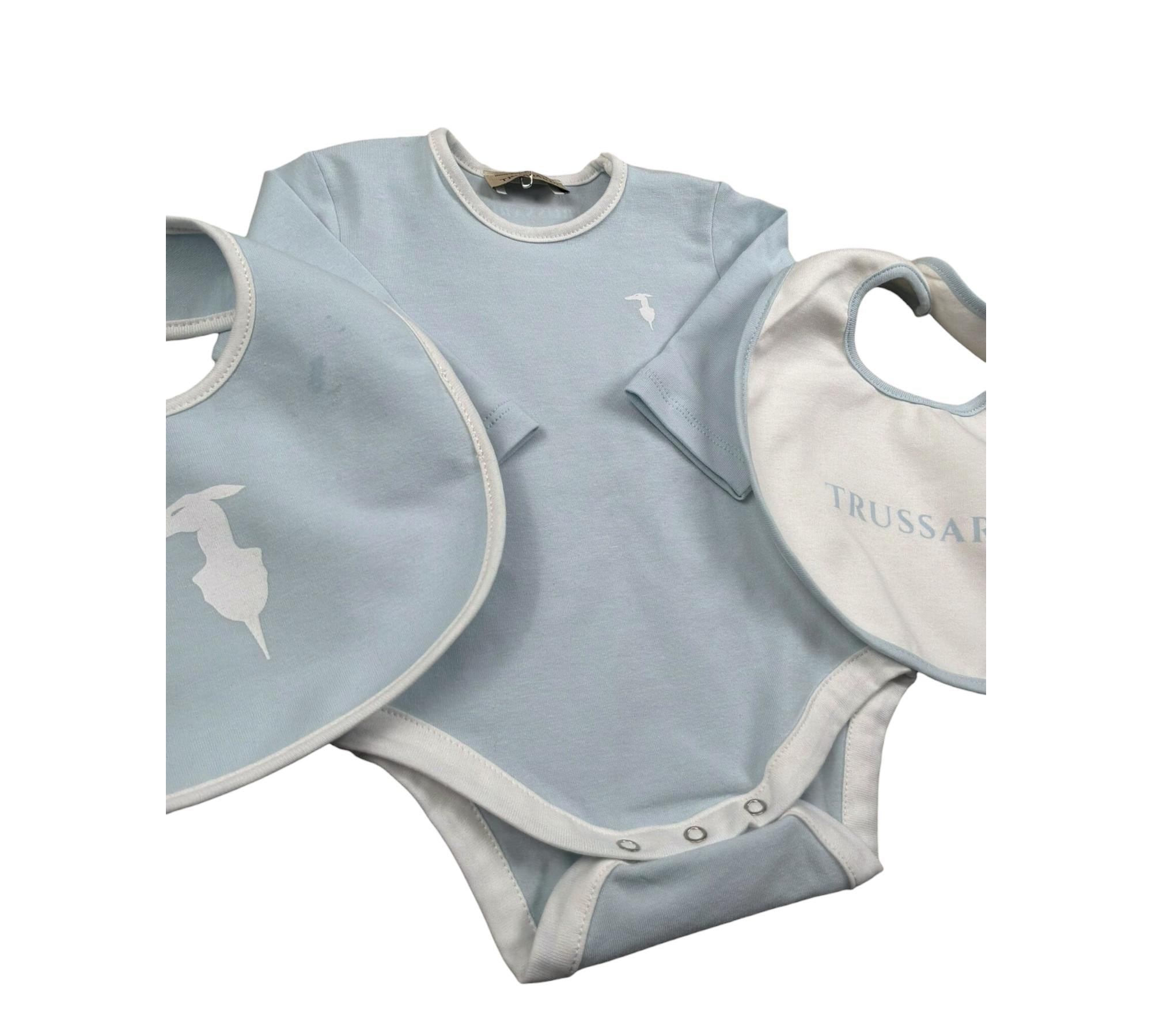 Trussardi Set 3 Pezzi Body Manica Lunga-Bavetta-Cappello per Neonato TLP26001TU AZZURRO TRUSSARDI 